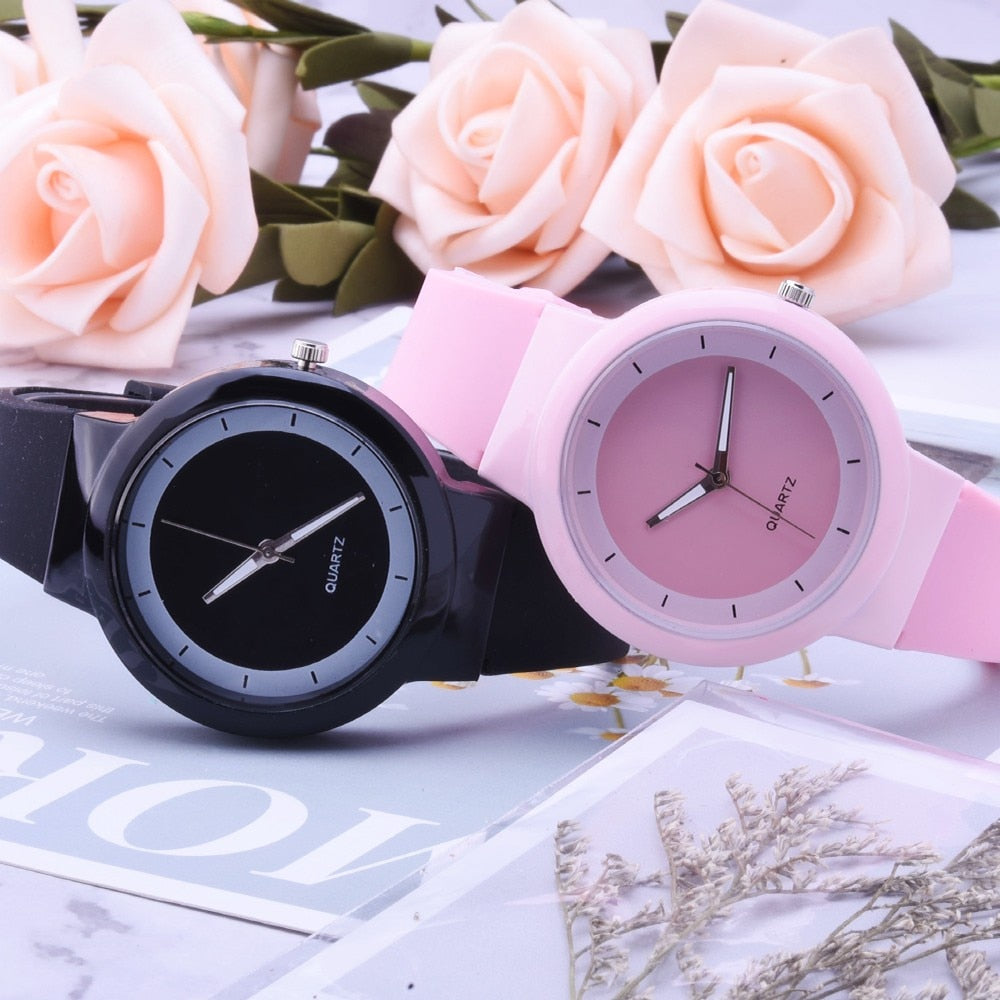 Woman Silicone Band Analog Wristwatch