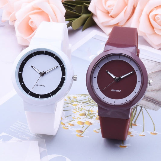 Woman Silicone Band Analog Wristwatch